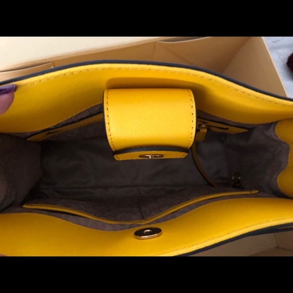 COPY - Michael Kors Purse - Picture 3 of 5